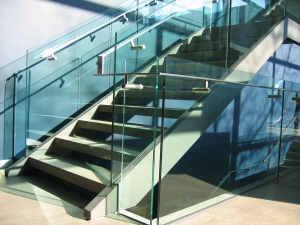 1392575_modern_glass_staircase